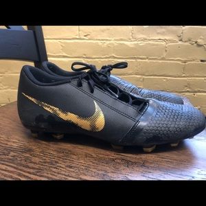 Nike Phantom Venom soccer cleats men Size 9.5